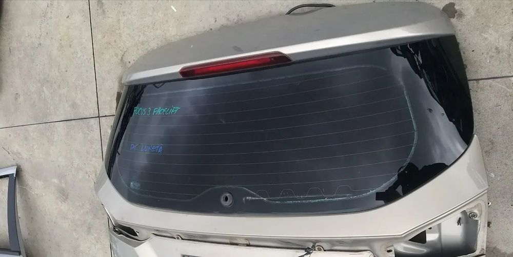 Luneta ford focus 3 break facelift 2015