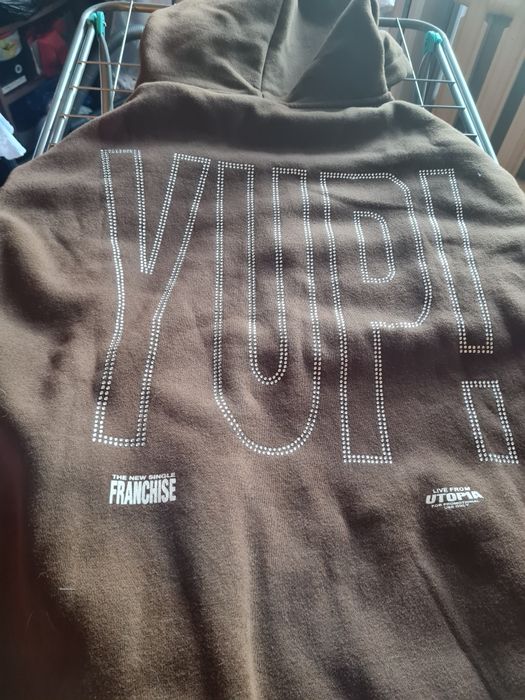 Продам спортивную кофту