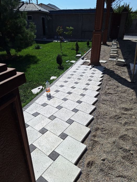 Брусчатка, бордюры, лотки