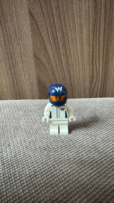 Лего болид Ф1 целый