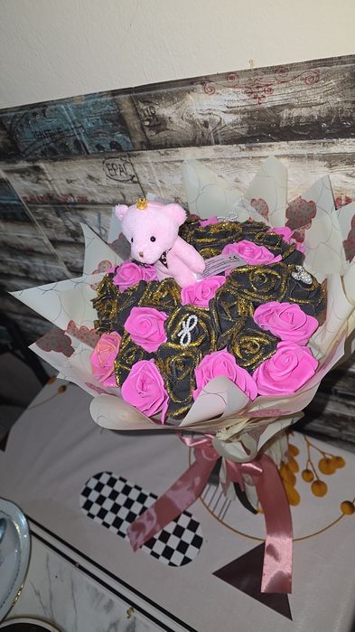 Ursuleț,  trandafiri spuma