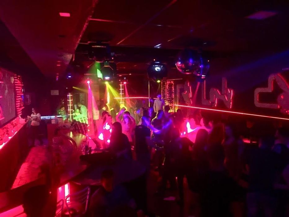 Дава се под наем Заведение в Смолян, Стар център - 234 кв.м за 1250 € - Снимка #3