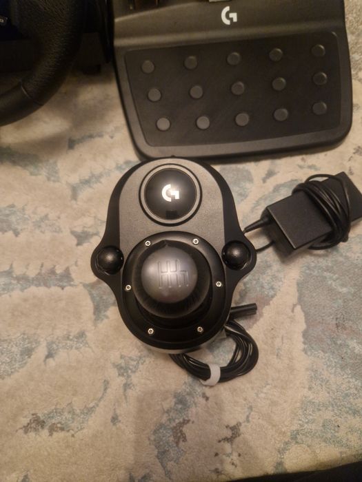 Vând volan logitech g923 pentru pc ps4 ps5+schimbător