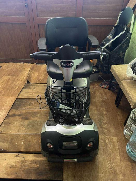 Електрическа количка за трудно подвижни хора ,възрастни или инвалиди