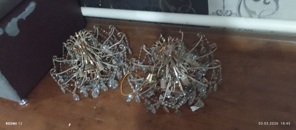 Продам две люстры