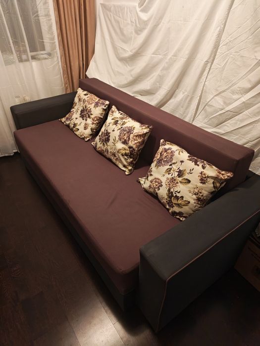 Vând canapea extensibila de 3 persoane