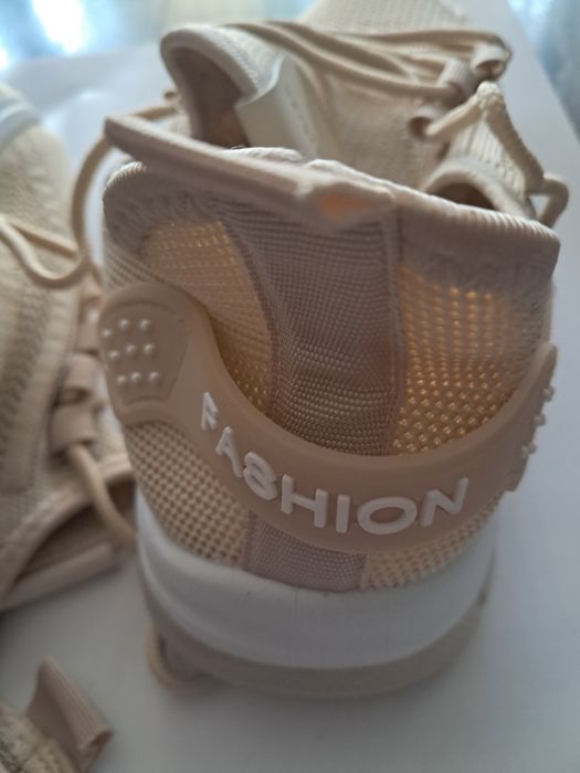 Леки дишащи маратонки