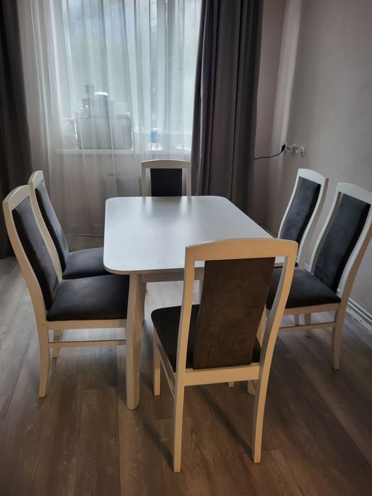 Стол со стульями