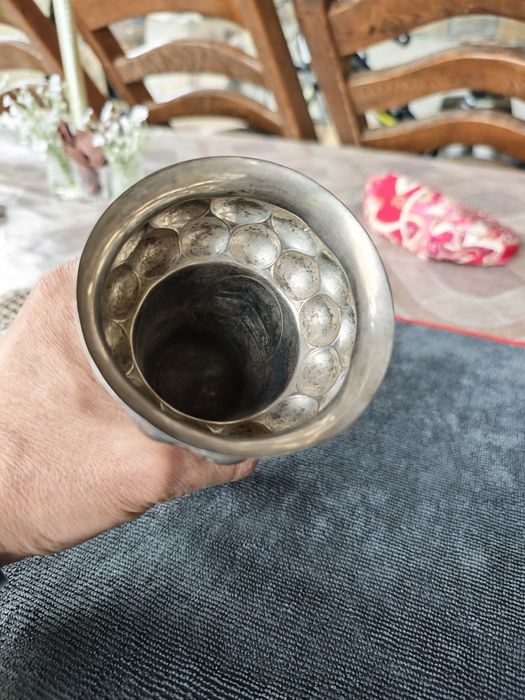 Продавам сребърна чаша