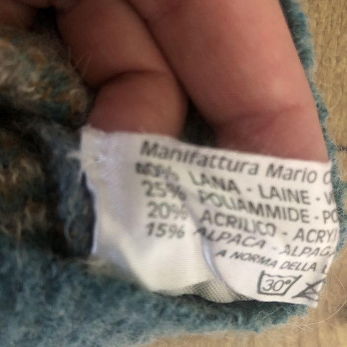Вълнен пуловер страхотен