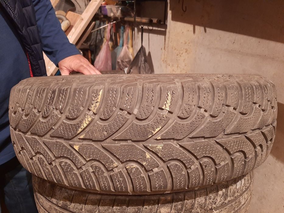 Четири зимни гуми