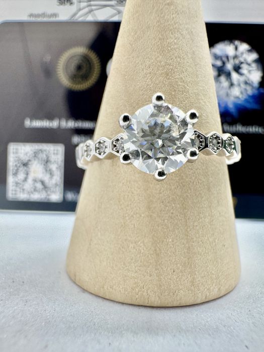 Сребърен пръстен с мойсанит (Диамант) 1 карат