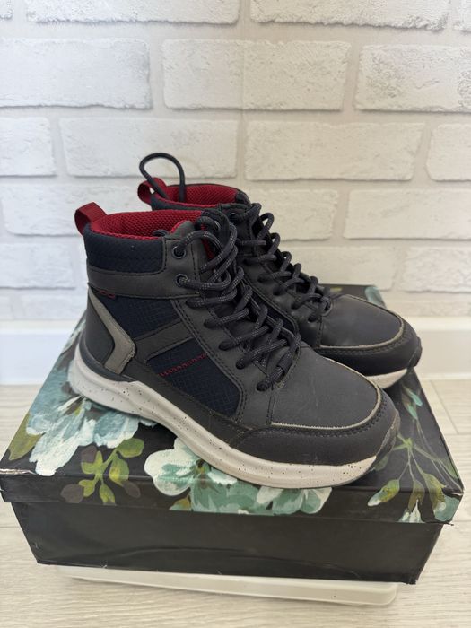 Обувь на мальчика 33 размер в одну руку за 10000 т