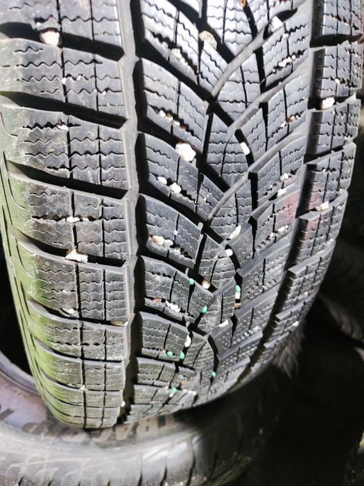 4 бр зимни 225/60/17 Goodyear