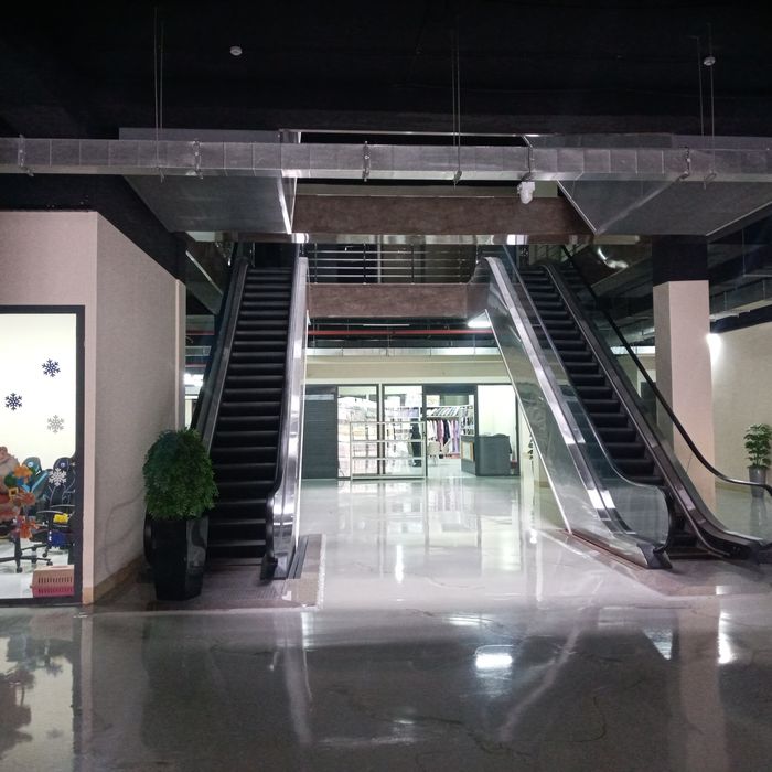 Магазин сотилади Ибн Сино Савдо Мажмуаси(Строймарт)