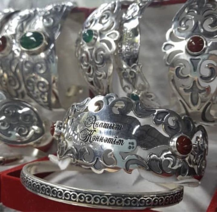 Кумис наборлар ,билезиктер,алкалар