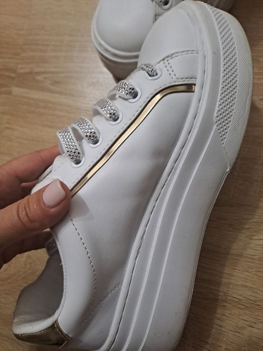 Guess (37 номер)
