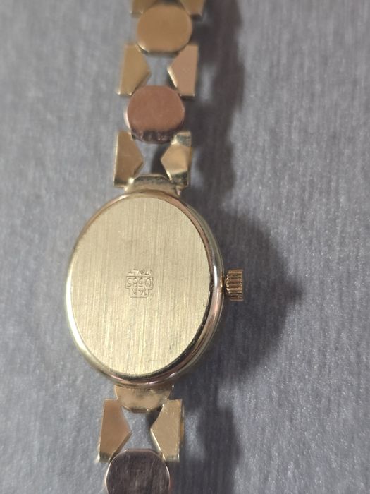 Златен часовник Geneve