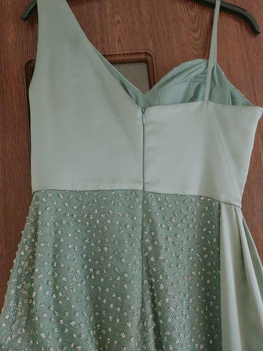 Официална рокля.