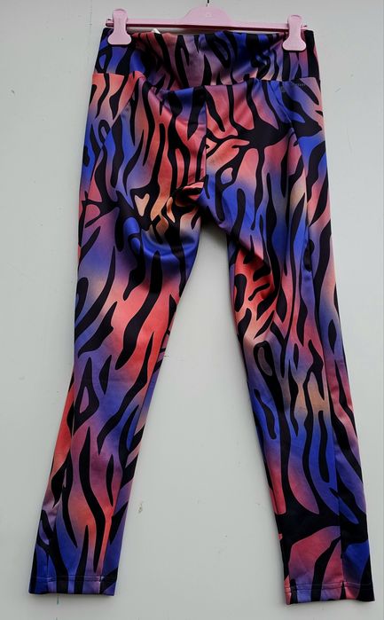 Adidas оригинален дамски клин нов  Л размер