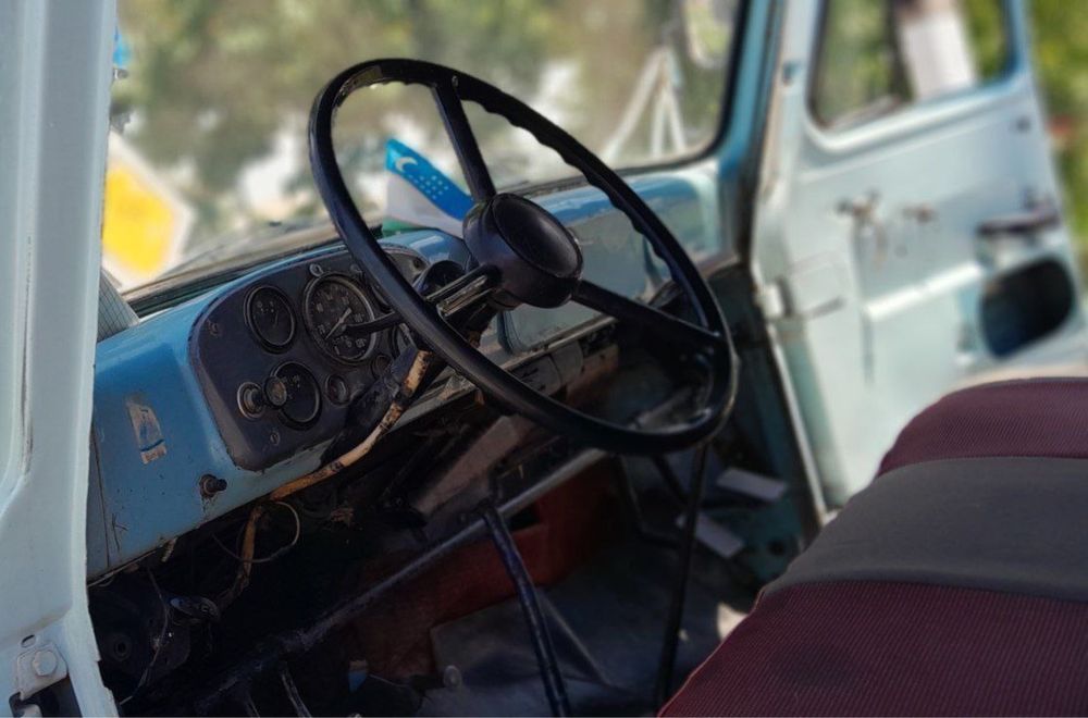 Газ 52 на ходу   .