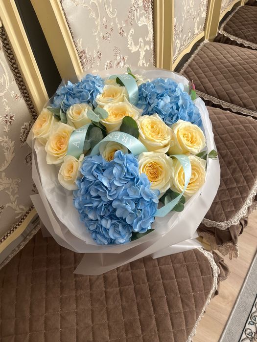 Букет Цветов.(Голубая гортензия,Пионовидные розы,Эвквалипт)
