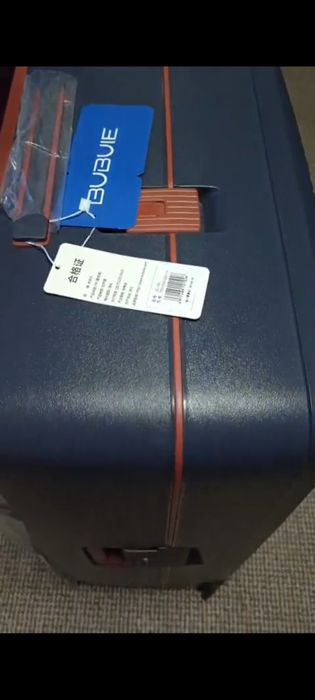 Премиум чемодан на защёлках