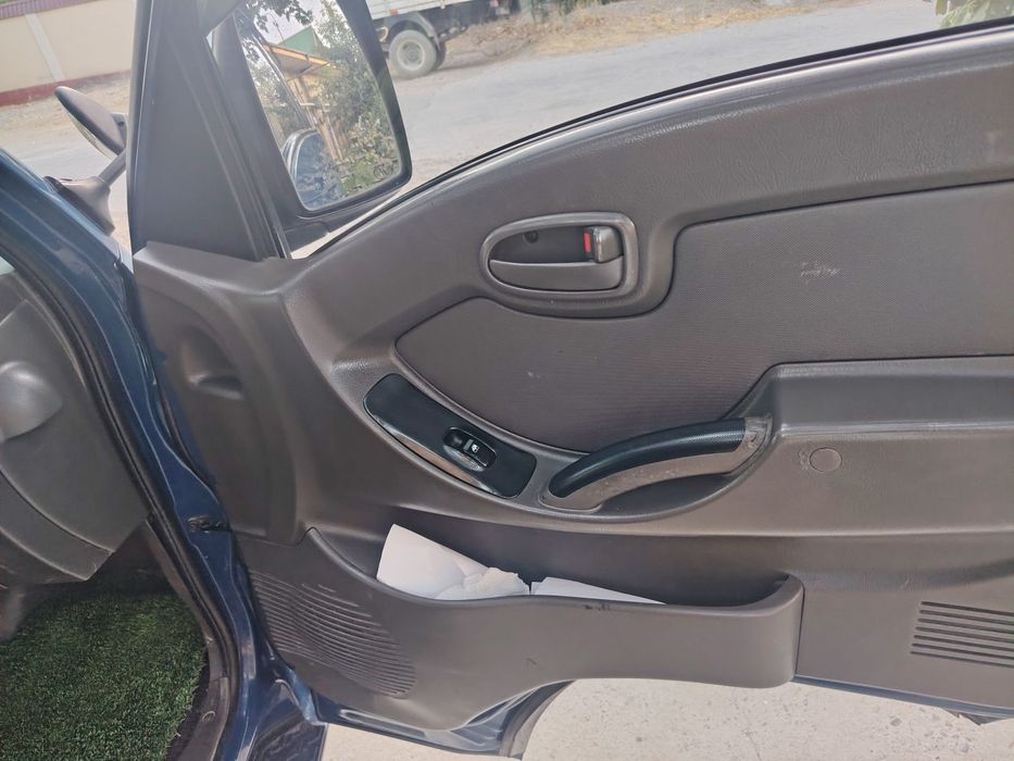 Mashina sotiladi