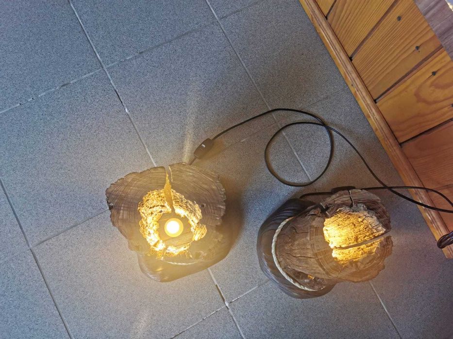 Log Lamps (Lampi din Buturugi