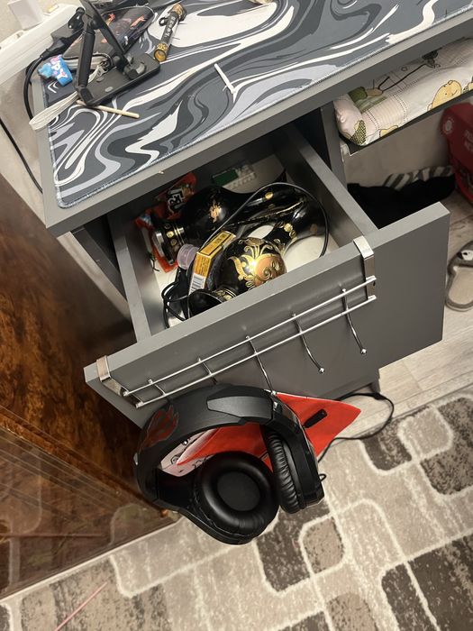 Продам компьтерный стол компактный