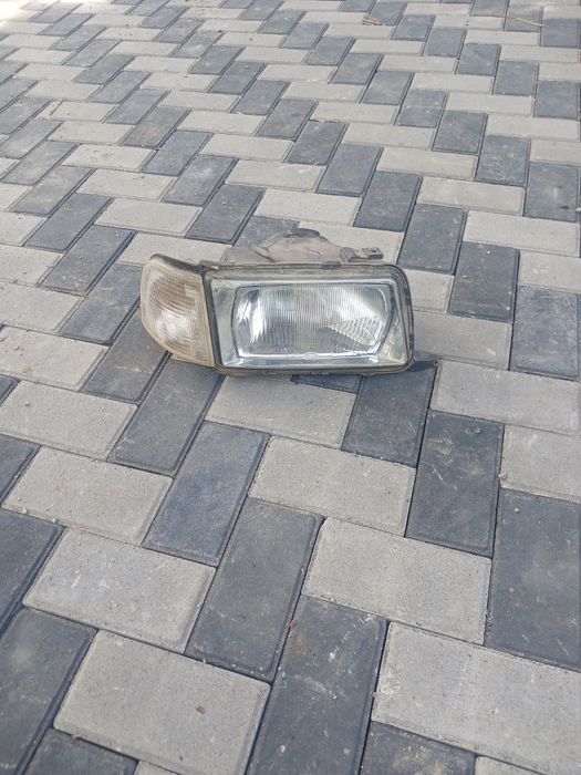 Фара Ауди В4 в оригинале привозная