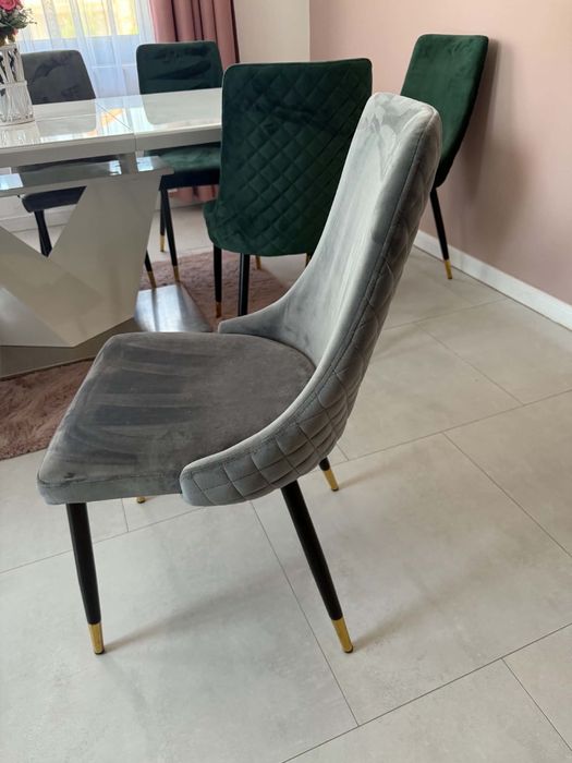 Vand masa living  extensibila cu scaune tapitate