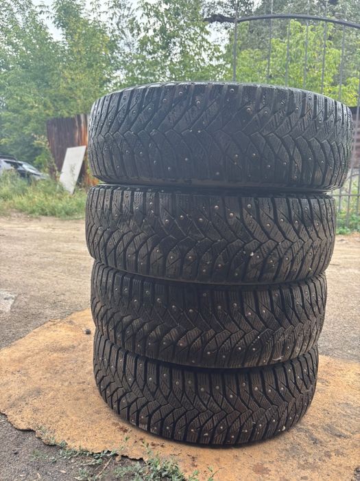 Продам шины шипованные