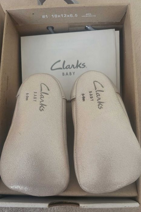 Бебешки обувчици Clarks