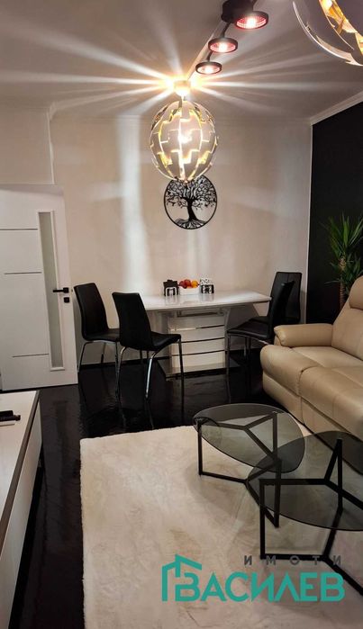 Продава се Тристаен апартамент в София, Център - 75 кв.м за 1428 €/кв.м - Снимка #1