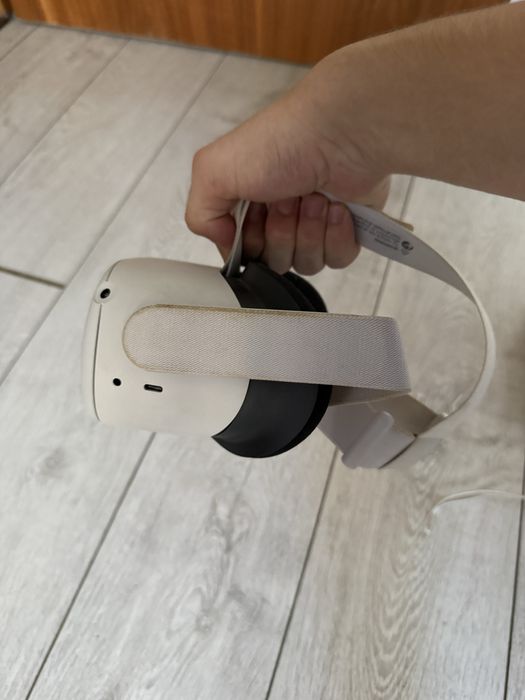 Vând Oculus Quest 2 – 128GB, Complet, Stare Foarte Bună