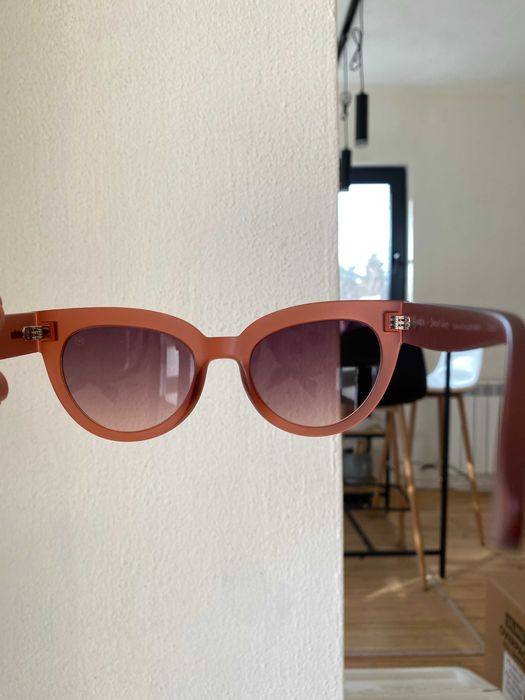 Нови слънчеви очила KARÜN с калъф от естествена кожа