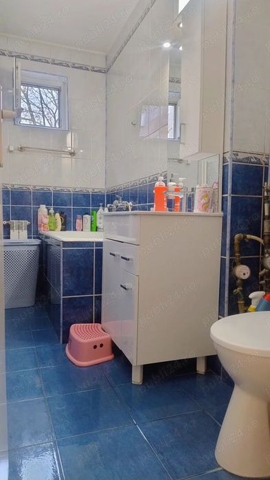 Vând apartament 3 camere Oradea