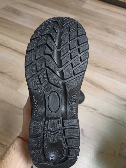 Работни обувки с бомбе