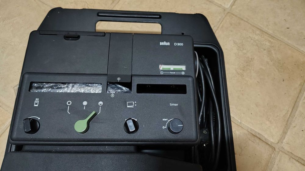 Aparat diapozitive Braun + geanta