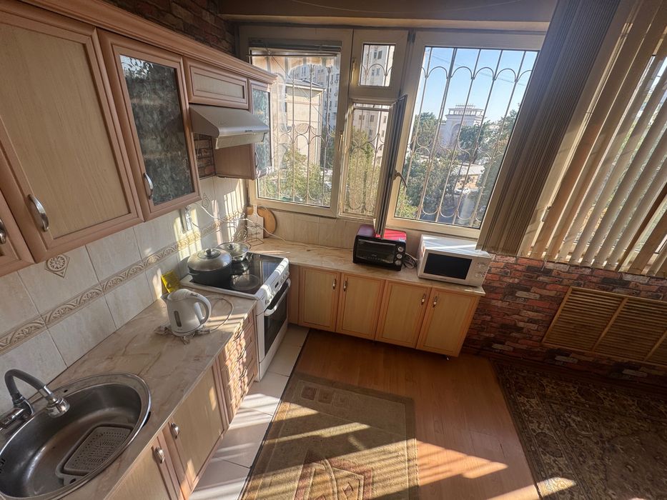 Своя квартира (4/4/12) в банковском доме напротив Гламур на Нукусской