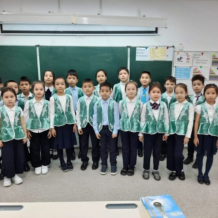 Продам Жилеты для класса