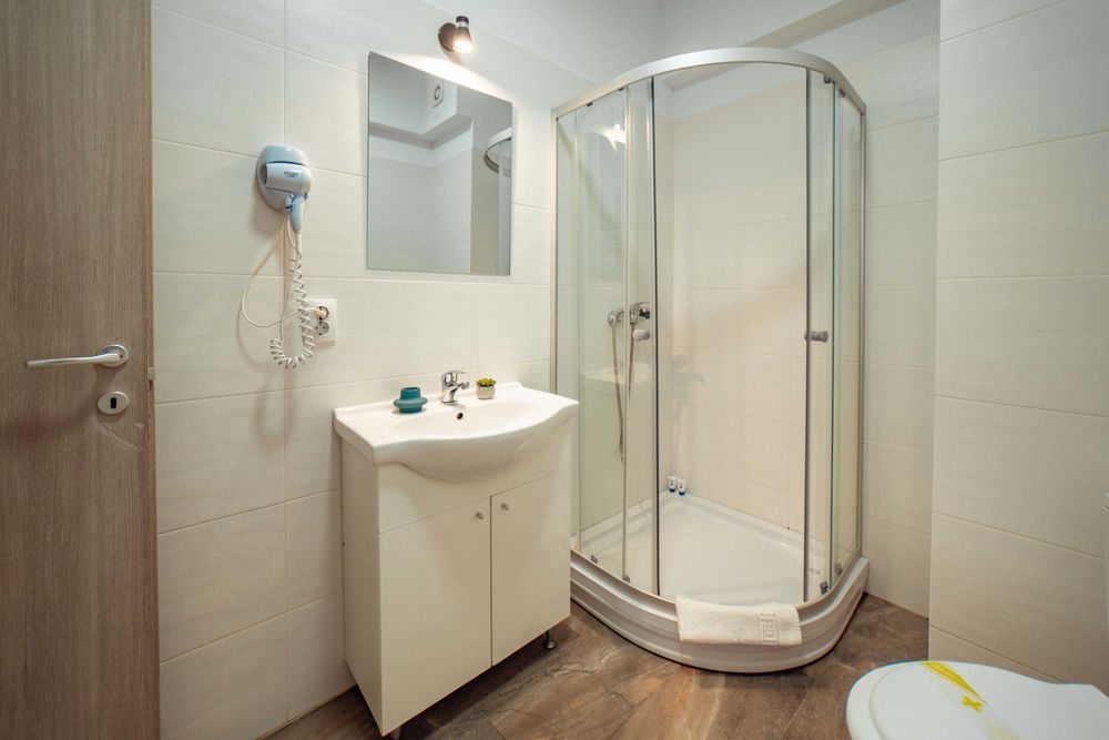 Regim Hotelier Centru Iasi #1-2-3 Camere /Vouchere / Factura F