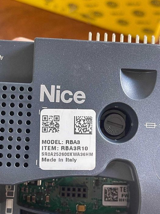 Nice RBA3 – Unitatea de comanda inteligenta pentru porti culisante