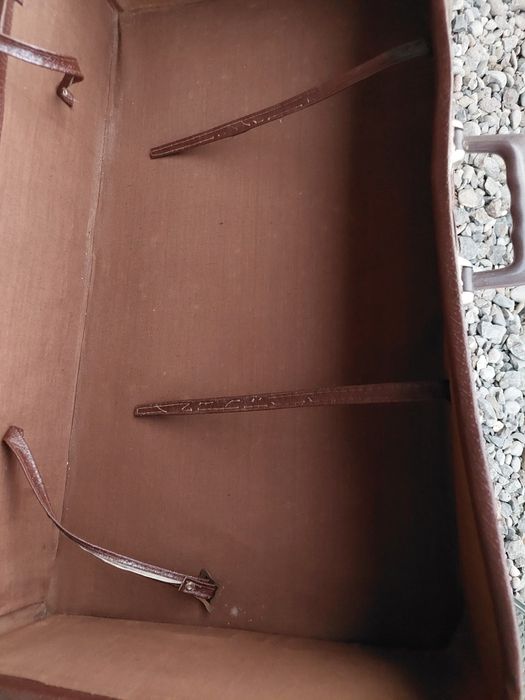 Geamantan Vechi Foarte Rezistent din Piele Naturala
