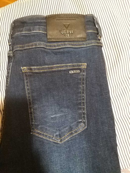 Предлагам Дънки GUESS