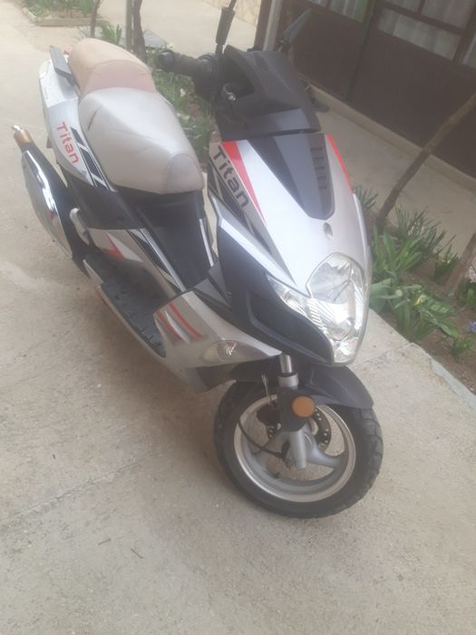 Скутер 125 кубика