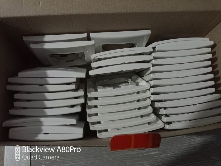 Рамки розеток и включателей VIKO