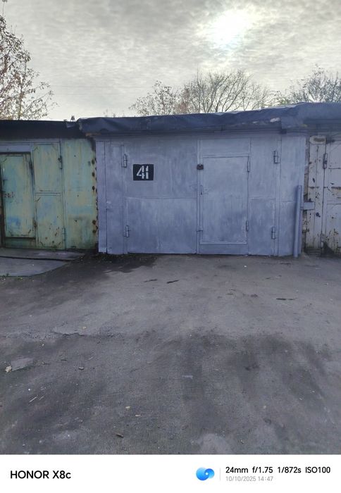 Продам гараж в 1 обществе.