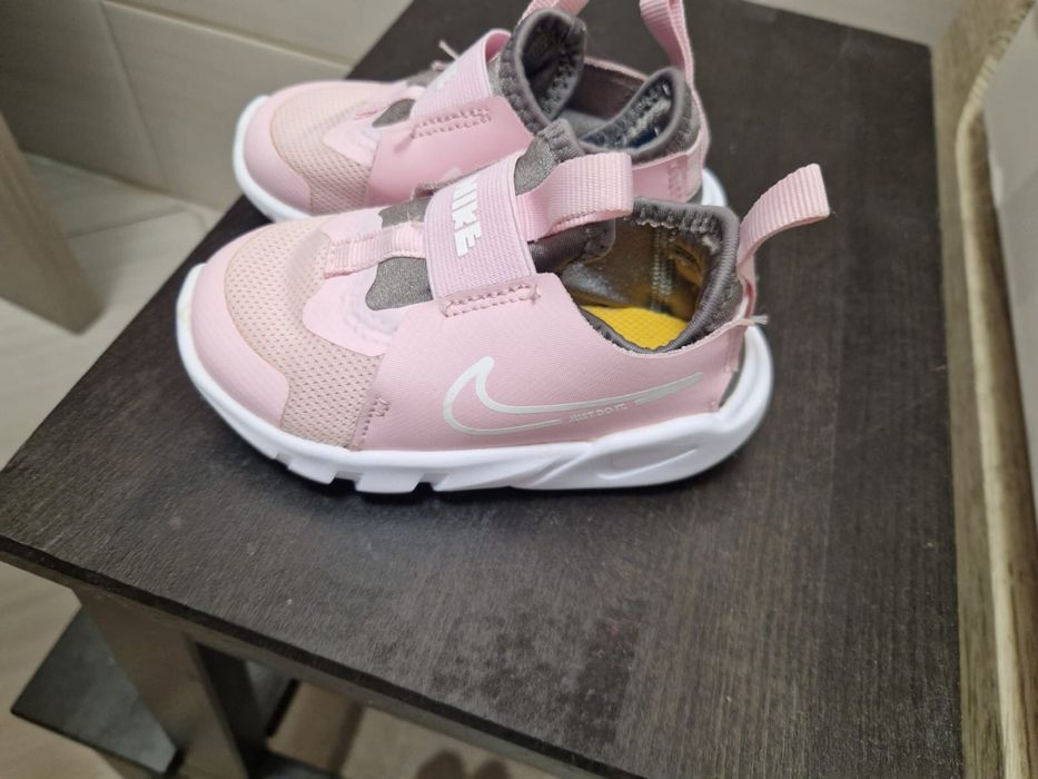 Adidasi nike marimea 22